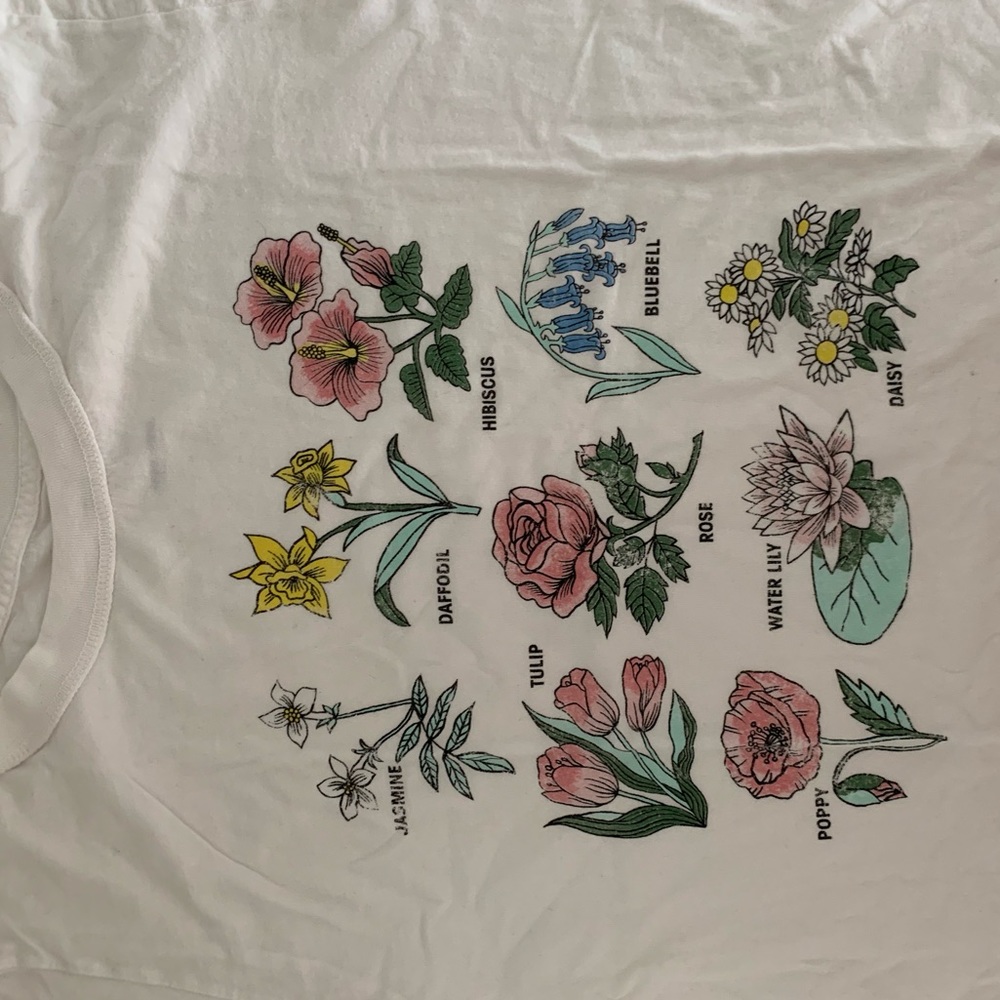 PacSun Graphic Flower Tee
